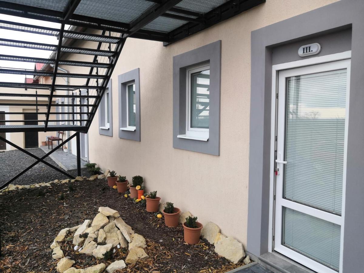 Vehlovice Apartments Mělník 外观 照片